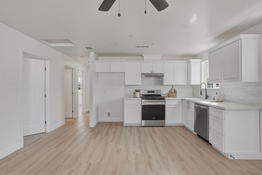 More Photos Of 1646 Clinton St, Delano Multifamily For Sale