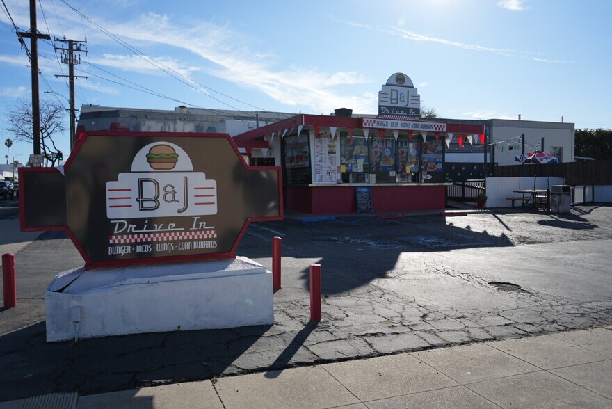 More Photos Of 1876 E Main St, Ventura Freestanding For Sale