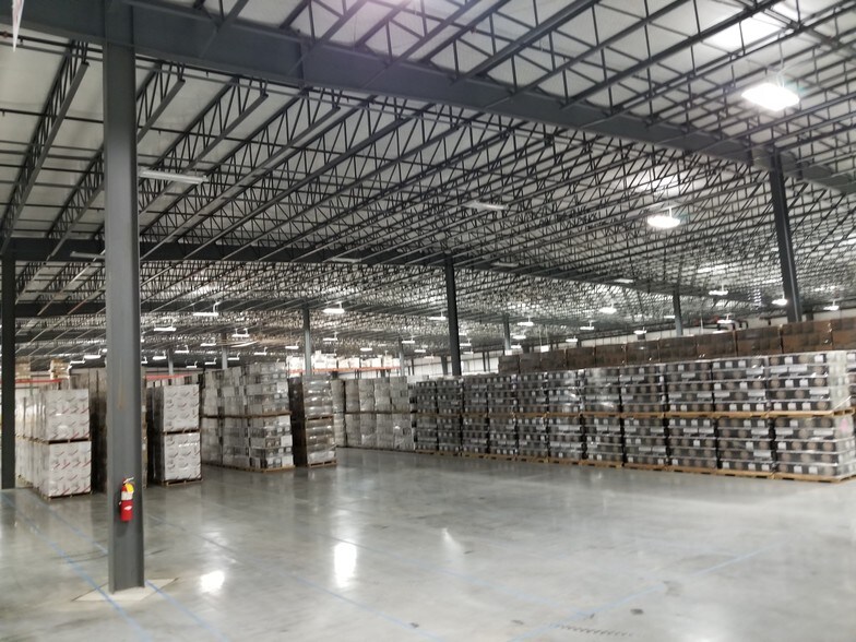 More Photos Of 101 Corporate Dr, Frankfort Warehouse For Lease