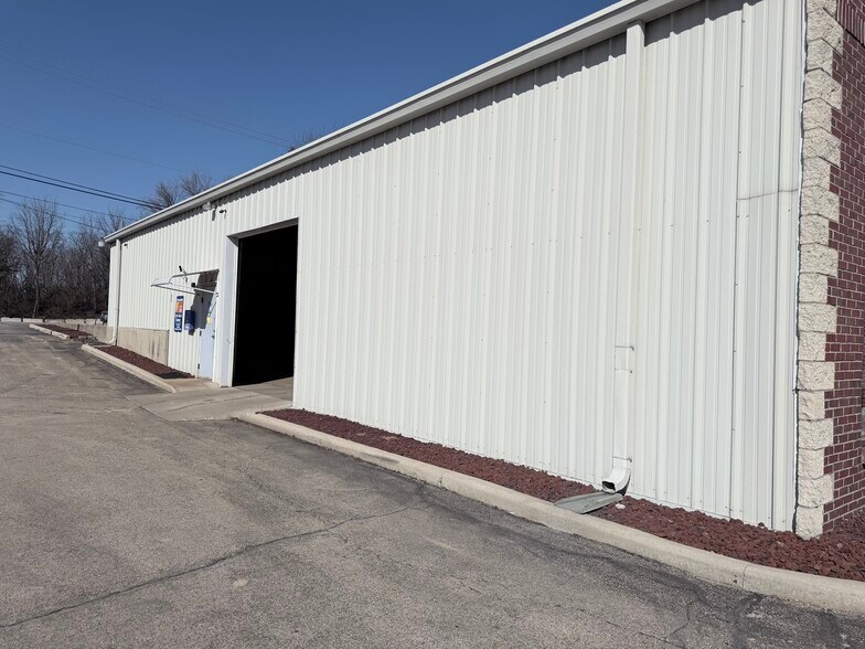 More Photos Of 395 S Locust St, Manteno Light Distribution For Lease