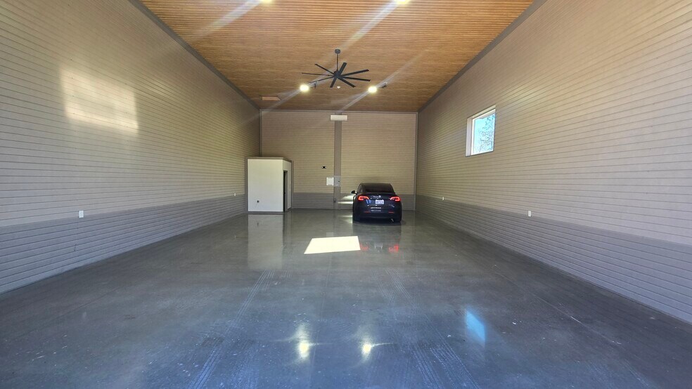More Photos Of 144 McCrary Rd, Mooresville Flex For Lease