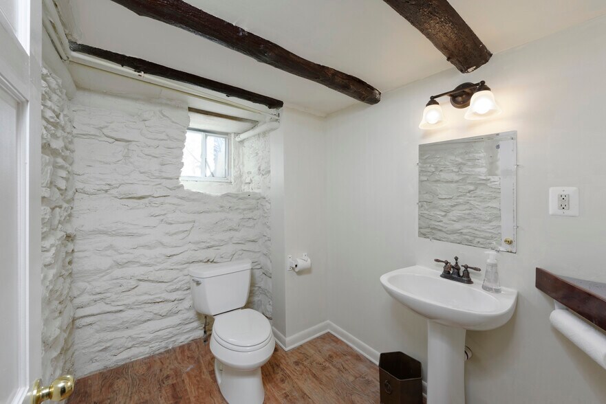 More Photos Of 17 S Madison St, Middleburg Storefront Retail Residential For Sale