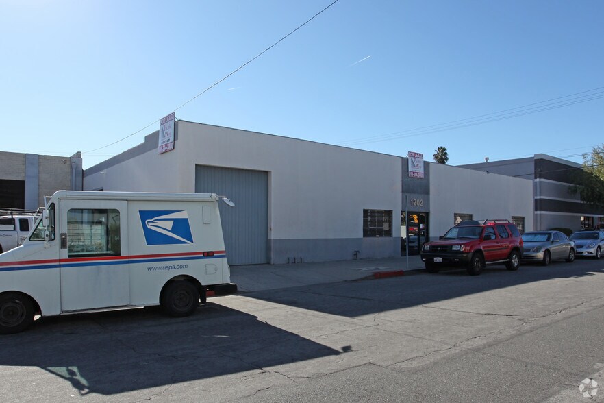 More Photos Of 1202 Chestnut St, Burbank Warehouse For Lease