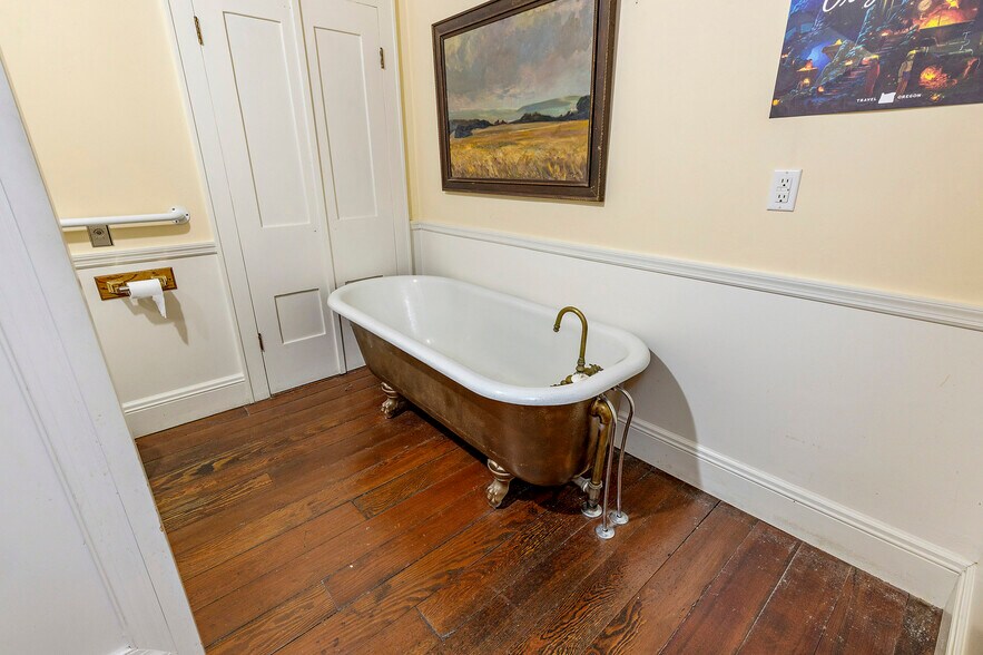 More Photos Of 240 E California St, Jacksonville Hotel For Sale