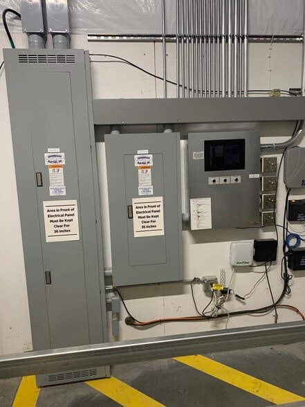 More Photos Of 308 Lignite Ave, Hensler Freestanding For Lease