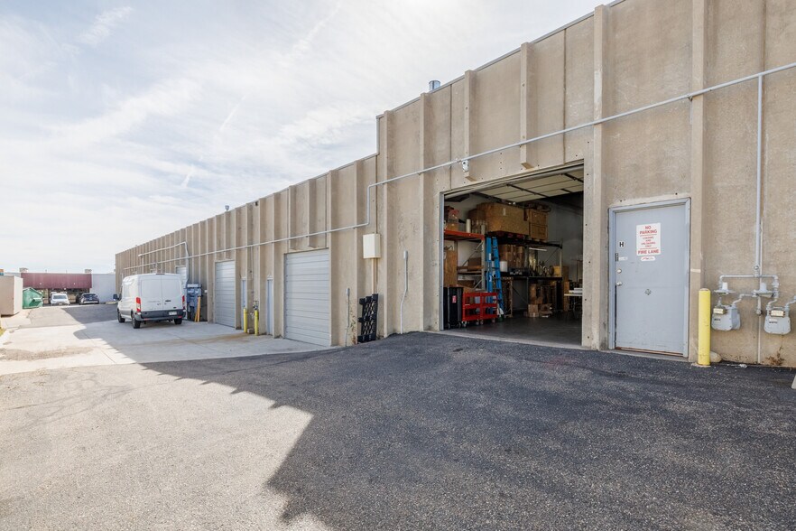 More Photos Of 810 Quail St, Lakewood Warehouse For Lease
