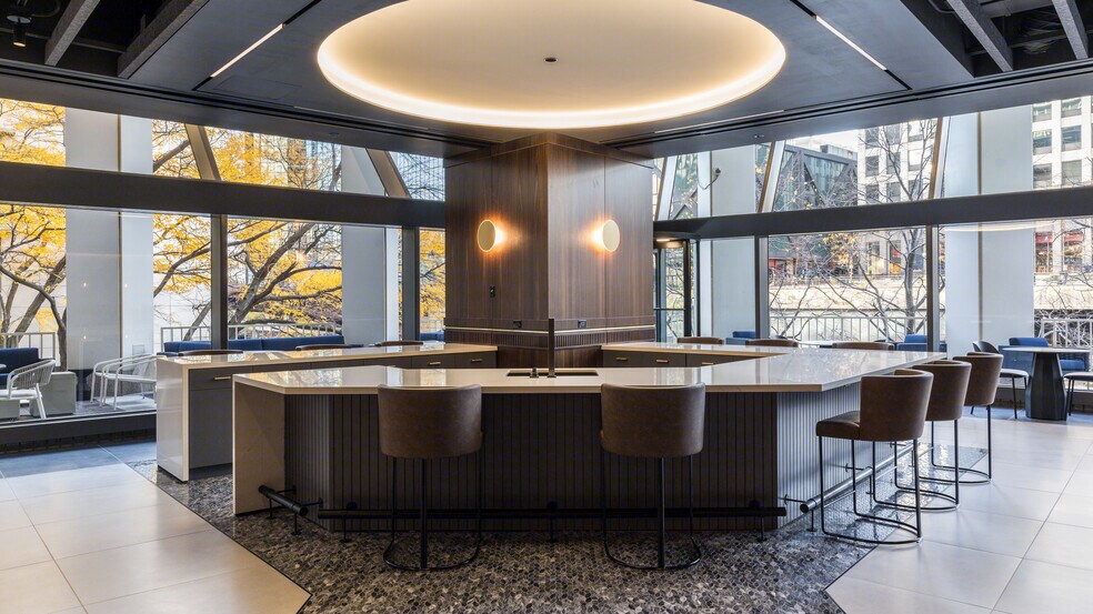 More Photos Of 200 S Wacker Dr, Chicago Office For Lease