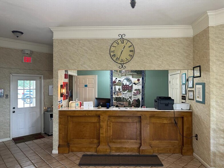 More Photos Of 1500 Edmonton Rd, Tompkinsville Hotel For Sale