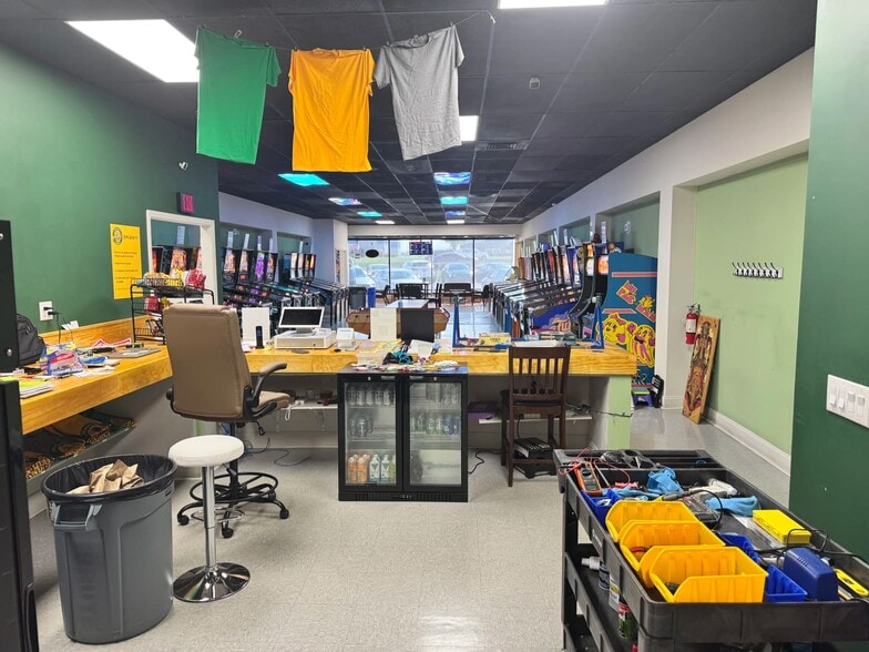 More Photos Of 2140 Lawndale Dr, Greensboro Storefront For Lease