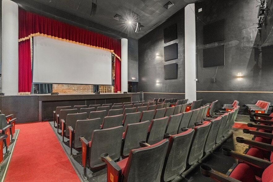 More Photos Of 110 W Main St, Waxahachie Theater Concert Hall For Lease