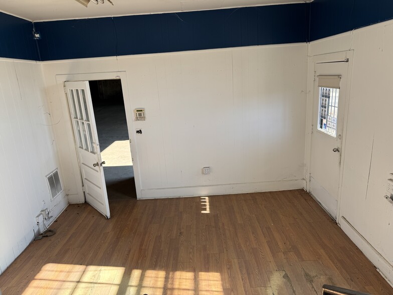 More Photos Of 3071 Broadway, Macon-Bibb Warehouse For Sale