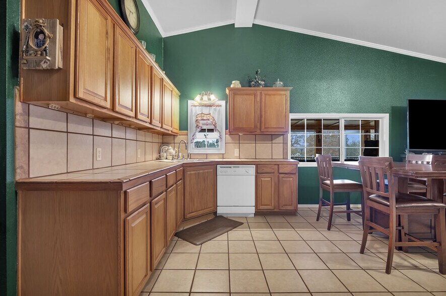 More Photos Of 111 Cypress Bay dr, Milam Specialty For Sale