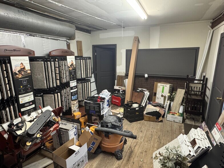 More Photos Of 100 E 32nd St, Bryan Freestanding For Sale