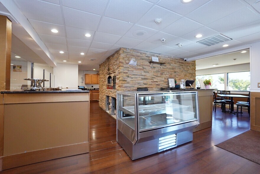 More Photos Of 306 Gatzmer Ave, Jamesburg Restaurant For Lease