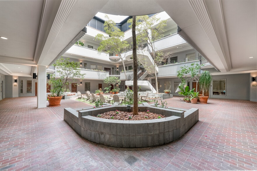 More Photos Of 1800 2nd St, Sarasota Office Residential For Lease