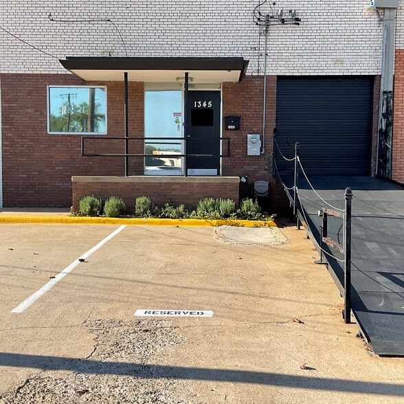 Primary Photo Of 1345 Conant St, Dallas Flex For Lease