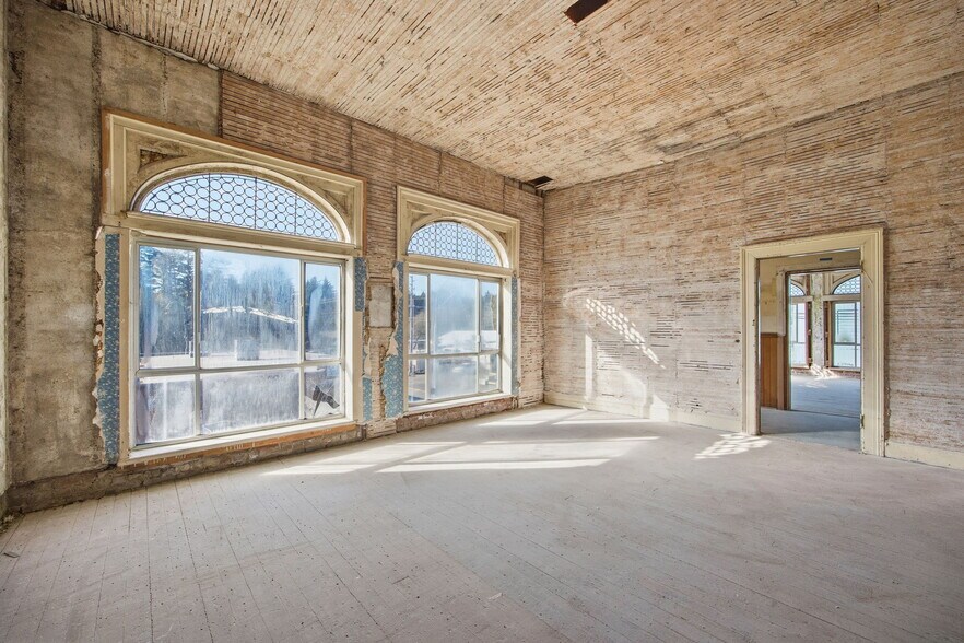 More Photos Of 104 Spruce St E, Ilwaco General Retail For Sale