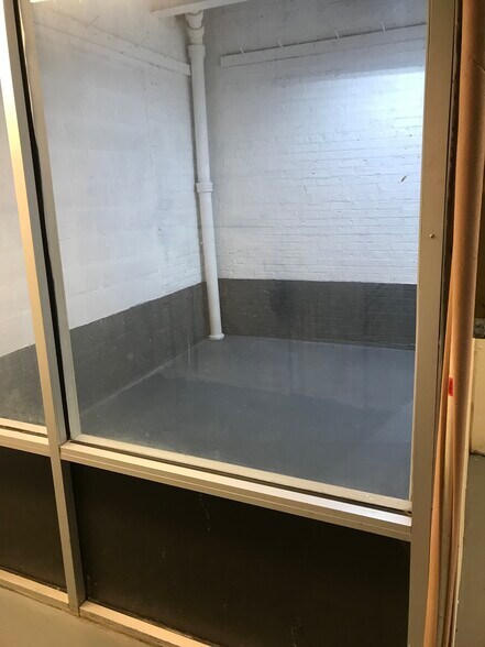 More Photos Of 4616 W Fullerton Ave, Chicago Light Manufacturing For Sale