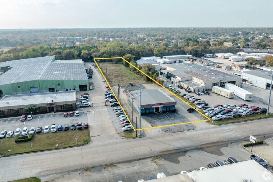 More Photos Of 912 E Walnut St, Garland Manufacturing For Lease