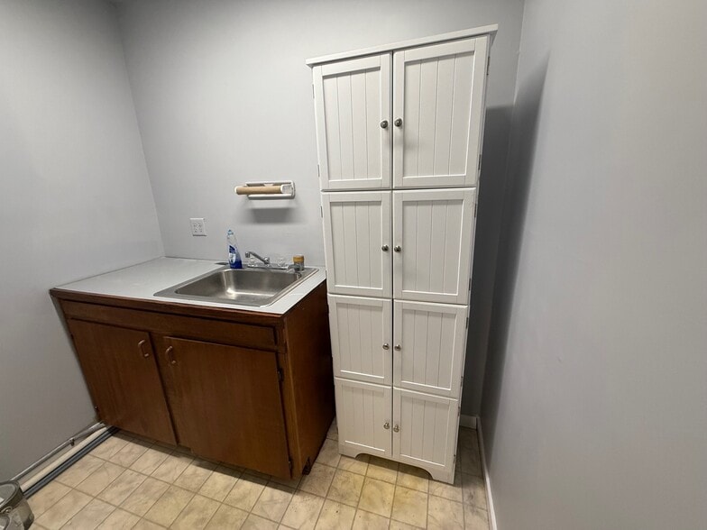 More Photos Of 285 E Alfred St, Tavares General Retail For Lease