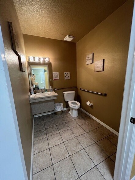 More Photos Of 16606 N Dale Mabry Hwy, Tampa Medical For Sale