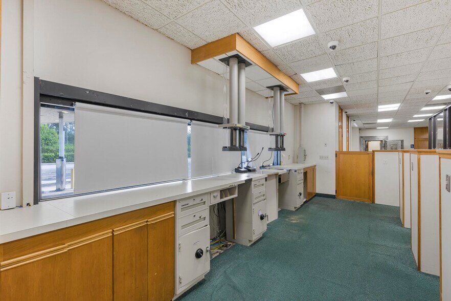 More Photos Of 1750 NE 8th St, Homestead Bank For Sale