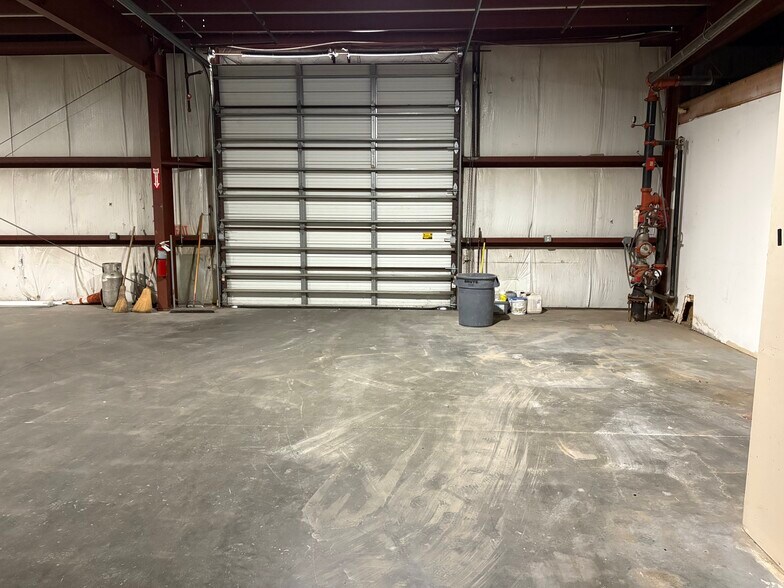 More Photos Of 124 Mead Rd, Hardeeville Warehouse For Lease