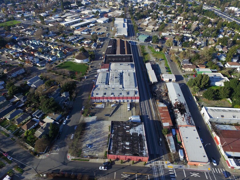 More Photos Of 8 W 9th St, Santa Rosa Warehouse For Lease