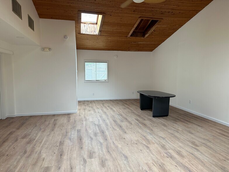 More Photos Of 410 Main St, Southington Storefront Retail Office For Sale