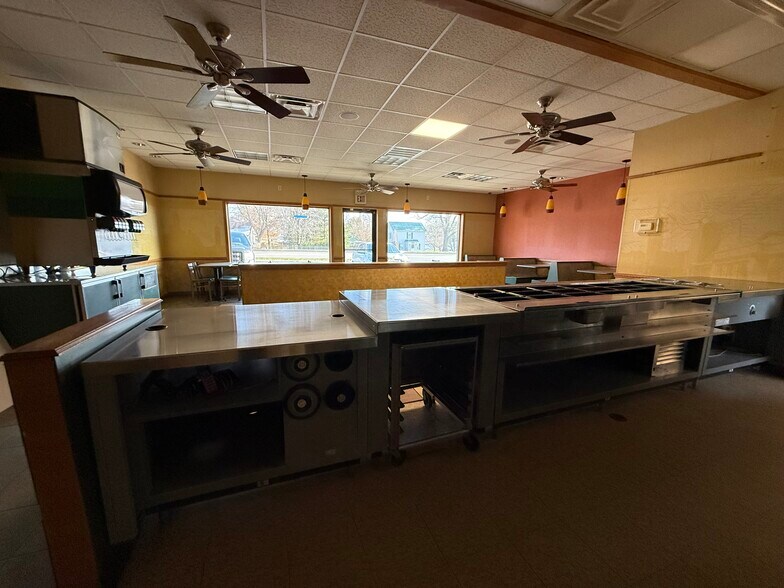 More Photos Of 304 S Obannon St, Raymond Fast Food For Lease