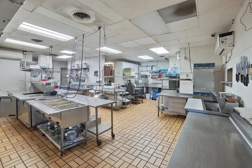 More Photos Of 1535 Xenia Ave, Yellow Springs Restaurant For Sale