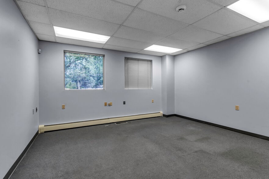 More Photos Of 7290 Nash Rd, North Tonawanda Showroom For Sale