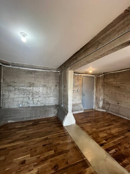 More Photos Of 310 Meserole St, Brooklyn Flex For Lease