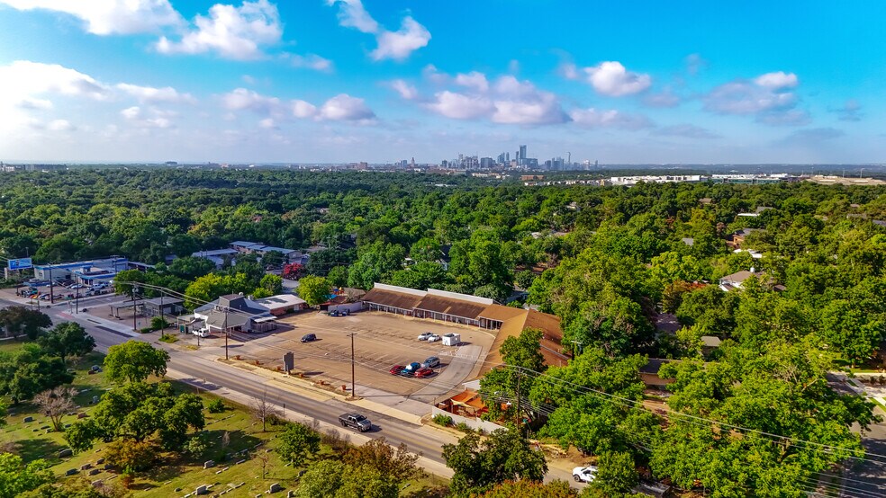 More Photos Of 2825 Hancock Dr, Austin Storefront For Sale