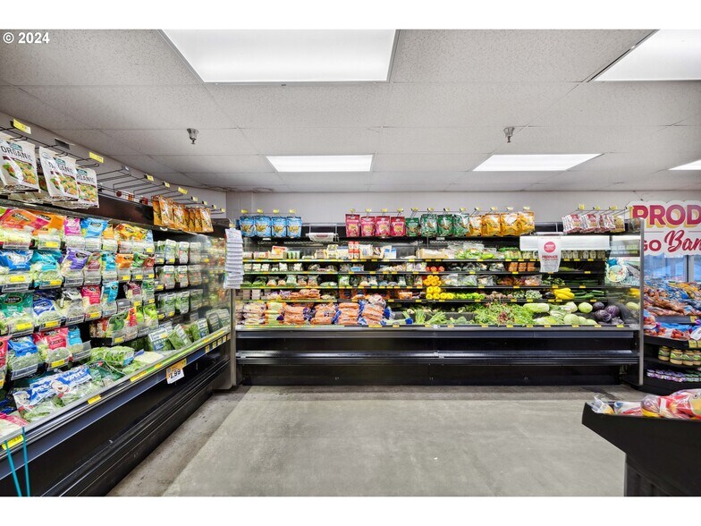 More Photos Of 1385 Newmark Ave, Coos Bay Supermarket For Sale