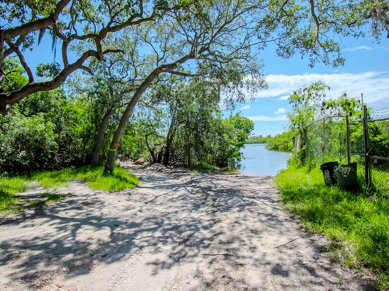 More Photos Of 1761 Beckett Way & US Highway 19, Tarpon Springs Bar For Sale