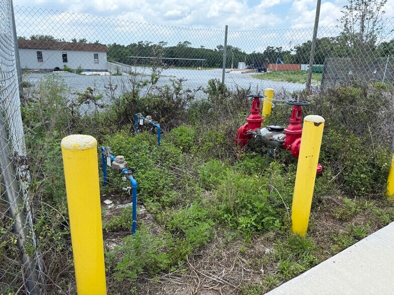 More Photos Of 2909 Sammonds Rd, Plant City Manufacturing For Lease