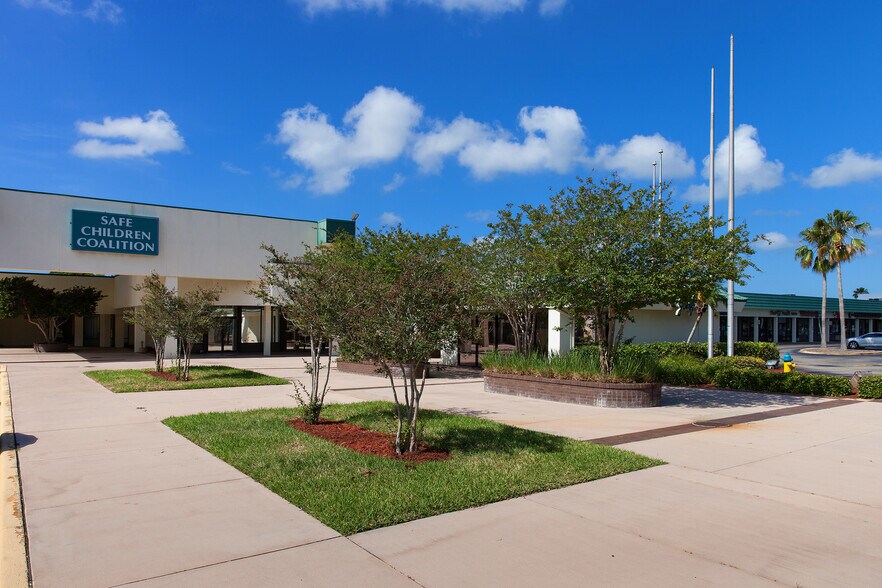 More Photos Of 5505-5805 Manatee Ave, Bradenton Unknown For Lease