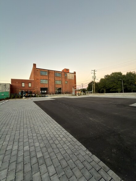 More Photos Of 119 E Princess Anne Rd, Norfolk Storefront Retail Office For Lease