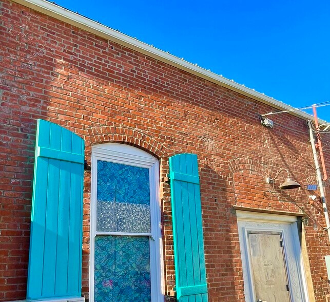 More Photos Of 772-780 Main St, Dallas Storefront For Sale