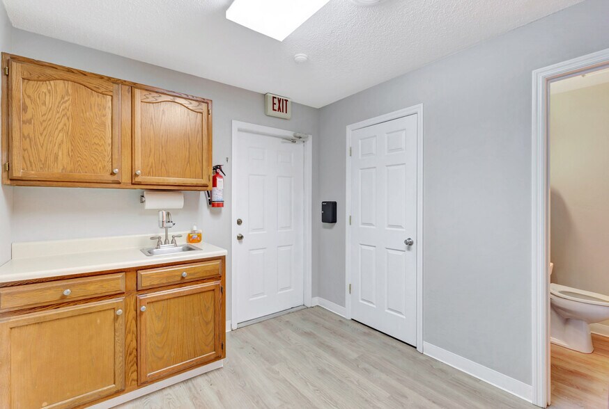 More Photos Of 6716 Heritage Business Ct, Chattanooga Office For Lease