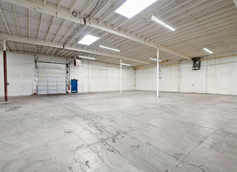 More Photos Of 12812 NE Whitaker Way, Portland Warehouse For Lease