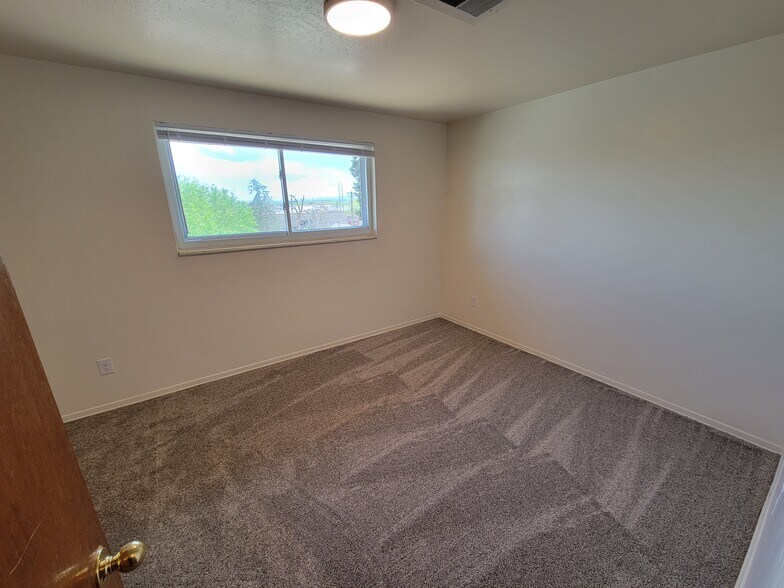 More Photos Of 225 Terry St, Longmont Apartments For Sale