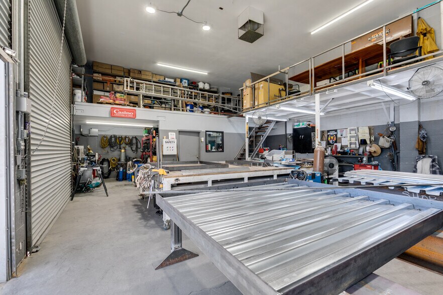 More Photos Of 3850 Pioneer Ave, Las Vegas Showroom For Sale