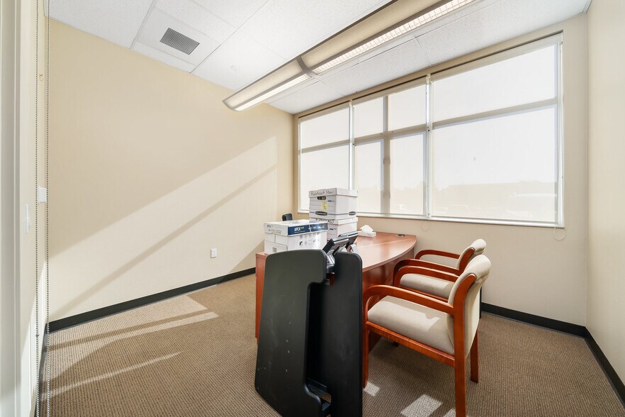 More Photos Of 102 S Vine St, Paso Robles Office For Lease