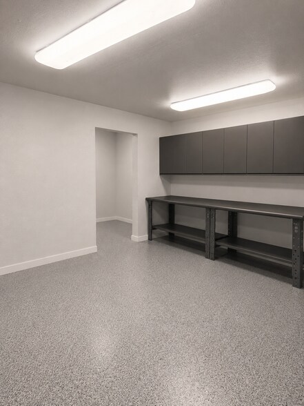 More Photos Of 2606 W Marshall Dr, Grand Prairie Warehouse For Lease