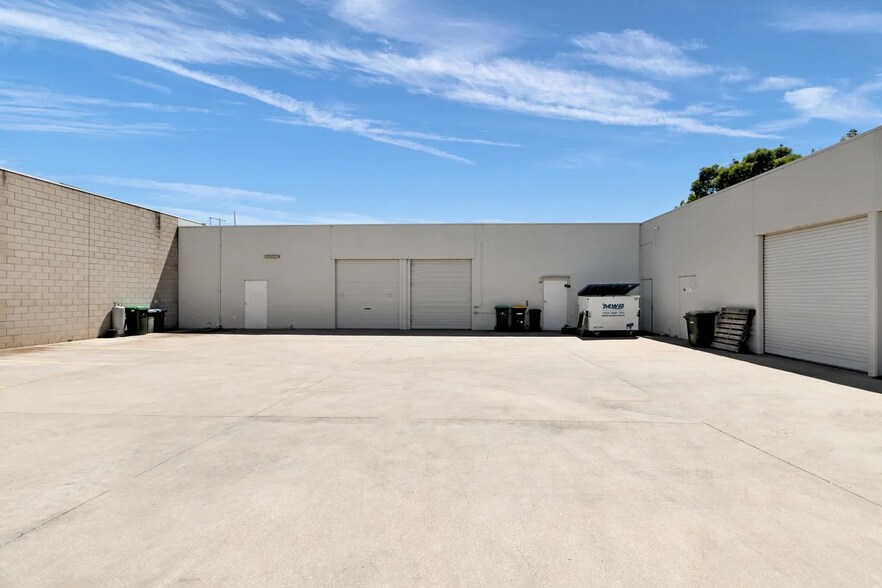 More Photos Of 29-31 Seventh St E, Mildura Showroom For Lease