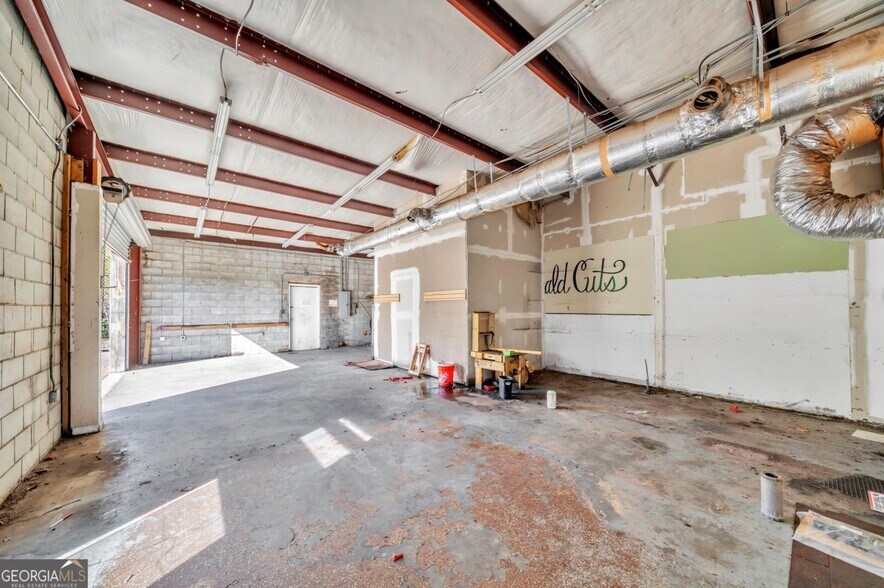 More Photos Of 905 Hillcrest Pky, Dublin Storefront For Sale