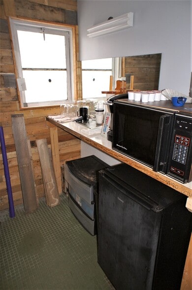 More Photos Of 4632 Lake Shore Rd, Hamburg Auto Repair For Sale