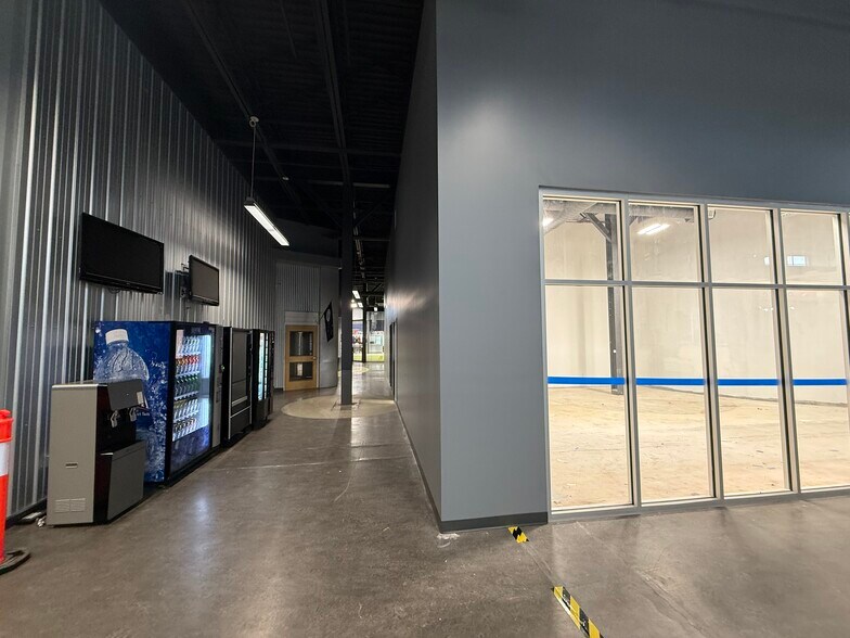 More Photos Of 15 Lund Rd, Saco Light Manufacturing For Lease